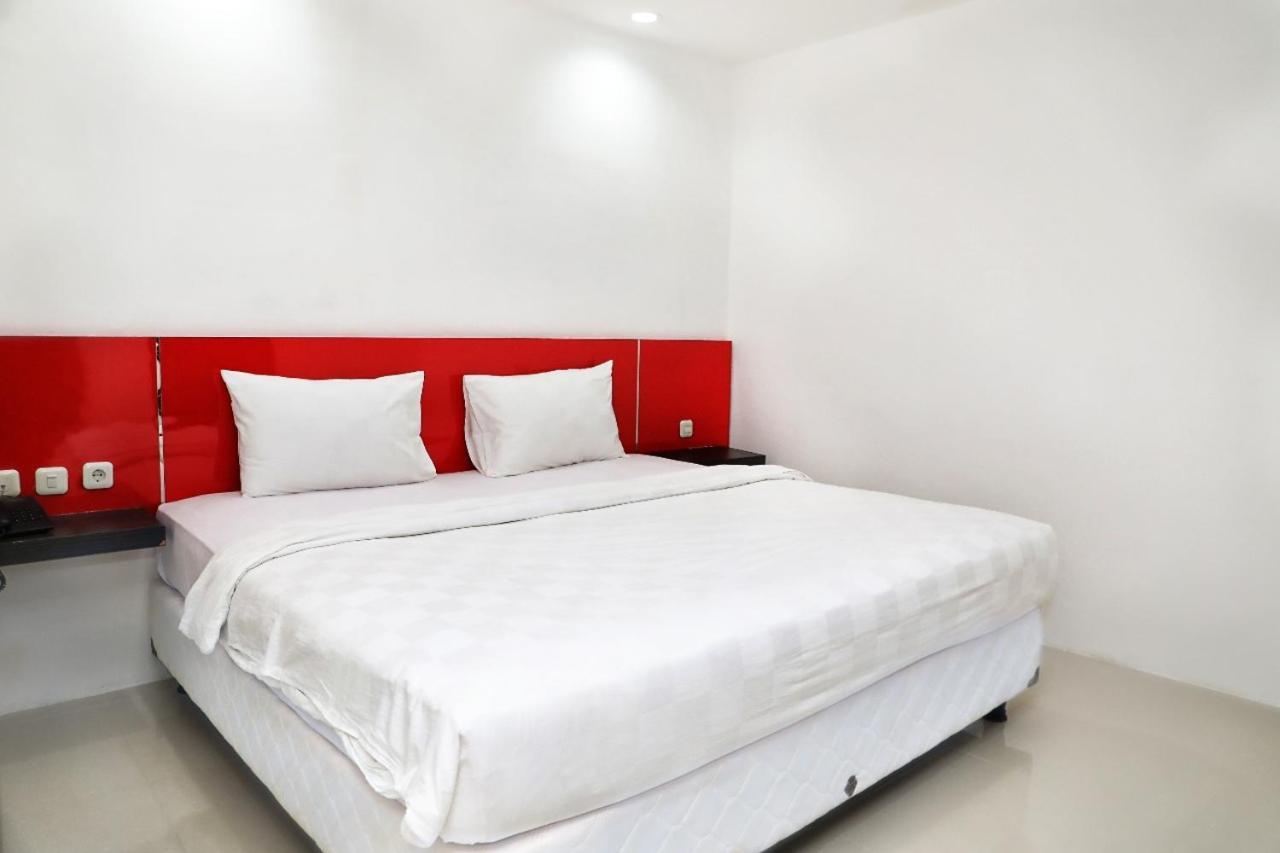 Heavenly Land Family Hotel Palembang Exterior photo