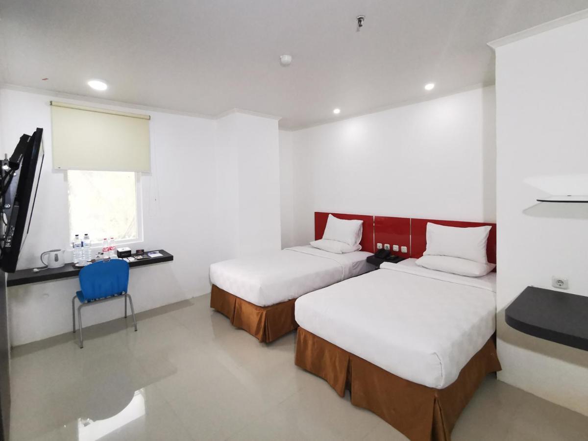 Heavenly Land Family Hotel Palembang Exterior photo